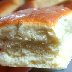 Mjukt och fluffigt tekaka i långpanna, perfekt för frukost eller fika.