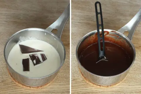 Chokladbitar smälter i grädde, redo för after eight mousse. Sedan en kastrull med färdig chokladsmet.