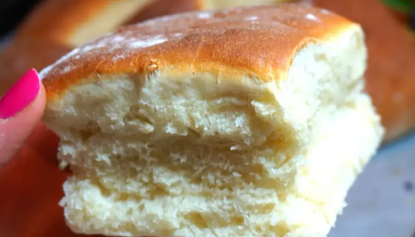 Mjukt och fluffigt tekaka i långpanna, perfekt för frukost eller fika.