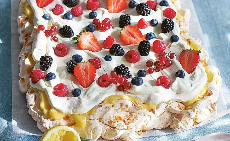 Pavlova i långpanna - Baka enkelt till många gäster
