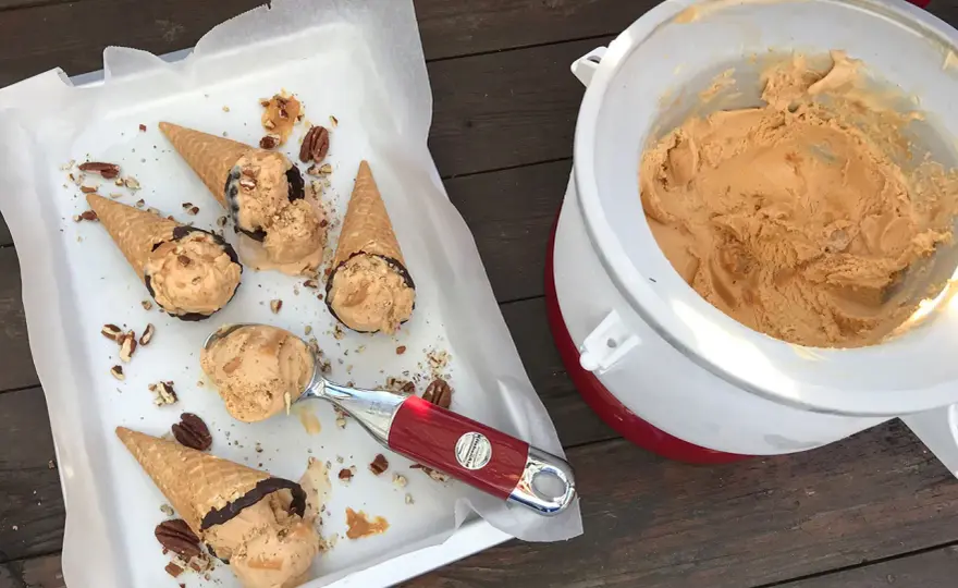 Dulce de leche-glass - Så får du den krämigast hemma