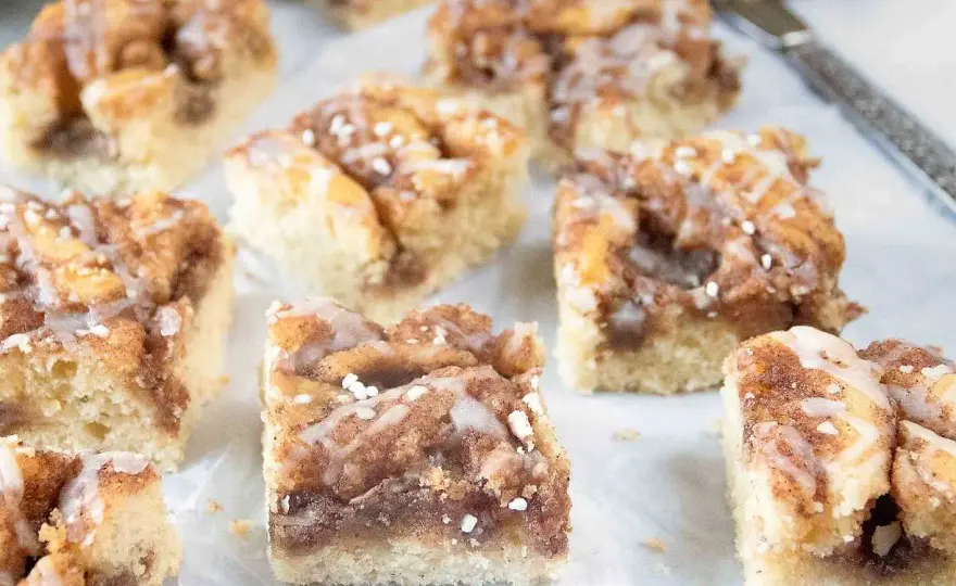 Kanelbullekaka i långpanna - Baka enkelt & saftigt till många