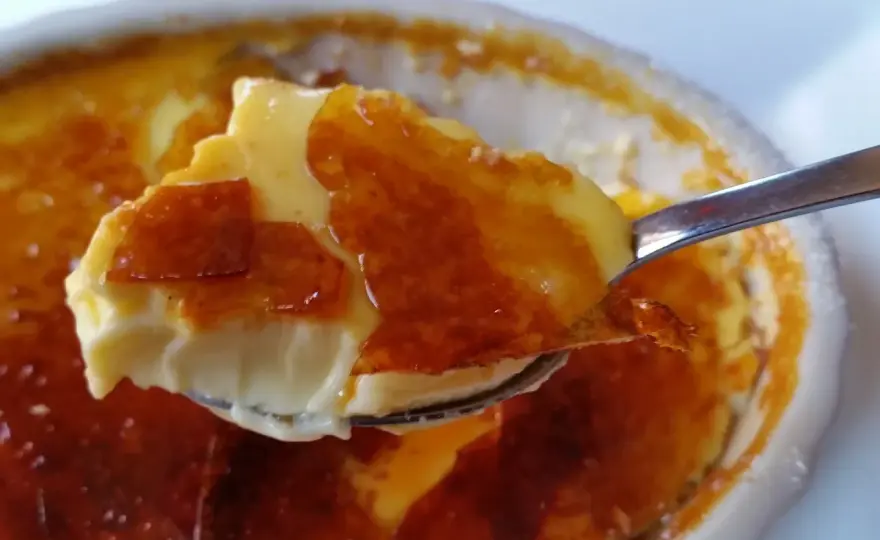 Crème brûlée cheesecake - Receptet för perfekt knäckig yta