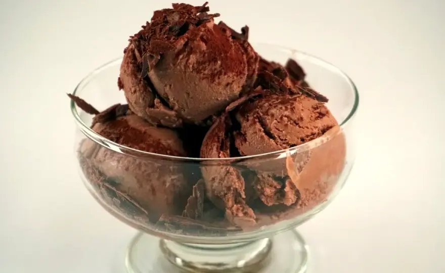Chokladglass - Krämigast hemma? Recept med & utan maskin