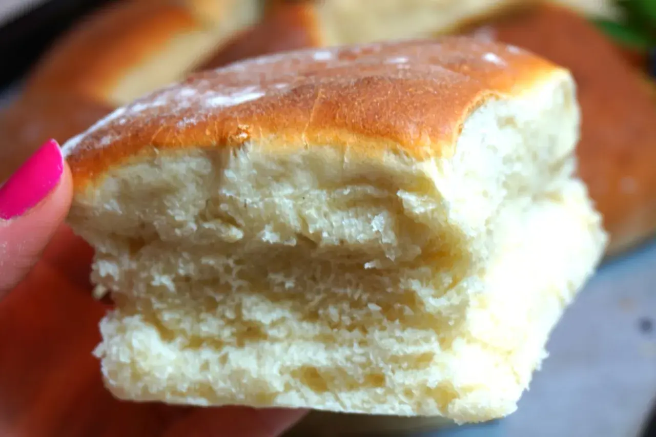 Mjukt och fluffigt tekaka i långpanna, perfekt för frukost eller fika.