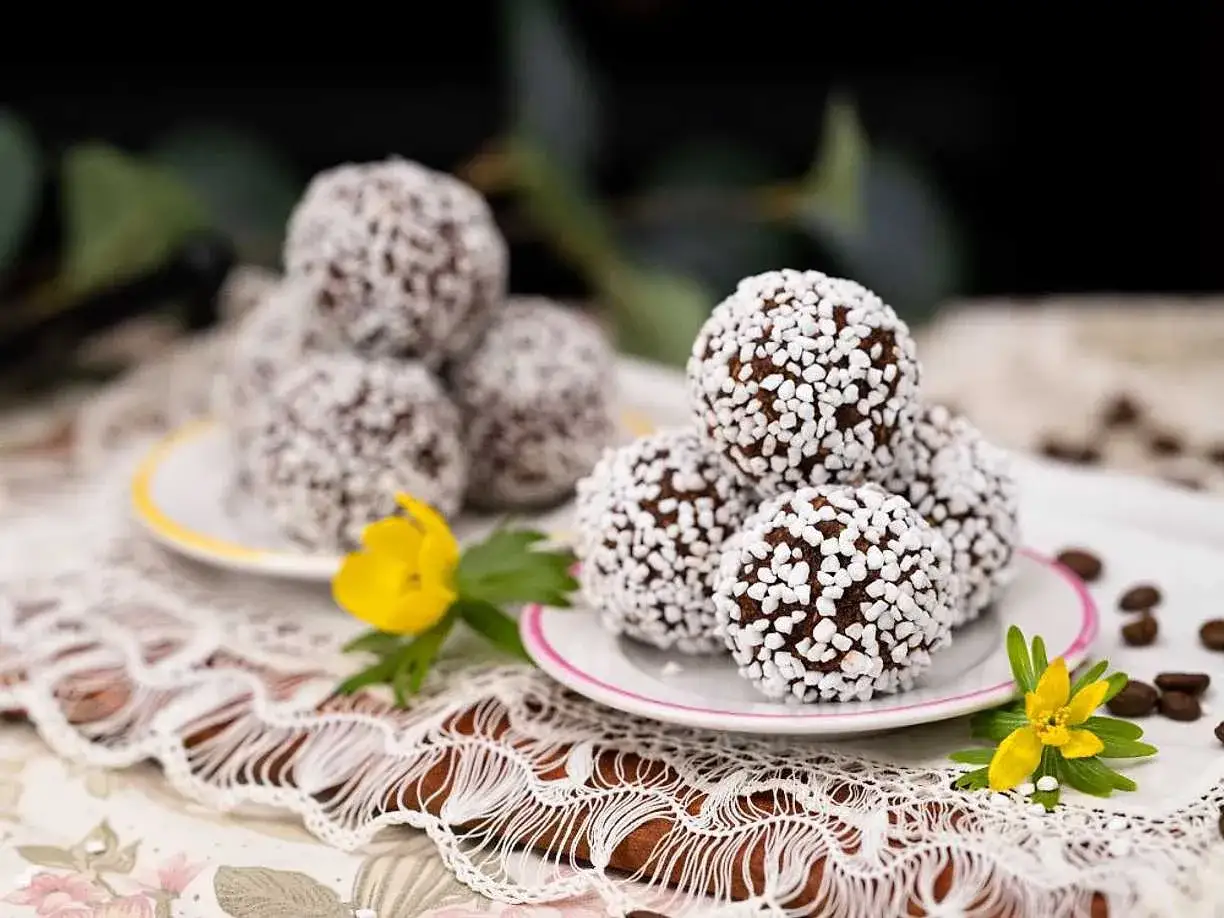 Chokladbollar, redo att avnjutas. Ett enkelt chokladbollar recept som passar alla.